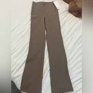 NWT Lululemon Smooth Fit Pull-On High-Rise Pants - Size 4